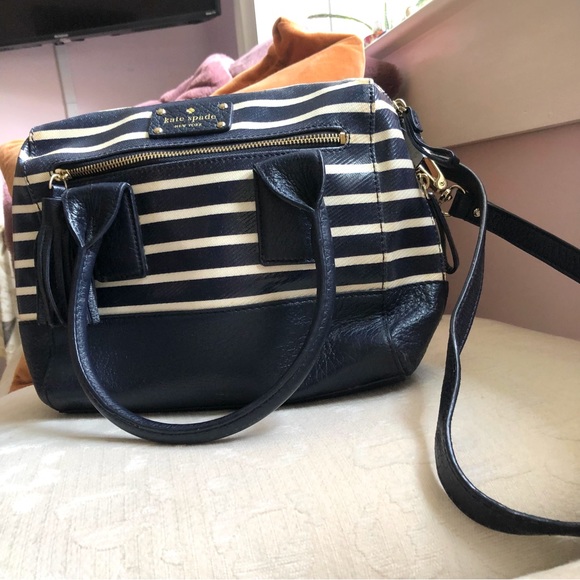 Kate Spade navy/cream pinstriped leather tote bag with crossbody strap - Picture 3 of 11
